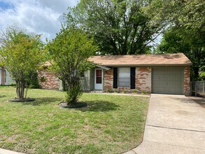 Building Photo - 712 SW Southridge Dr