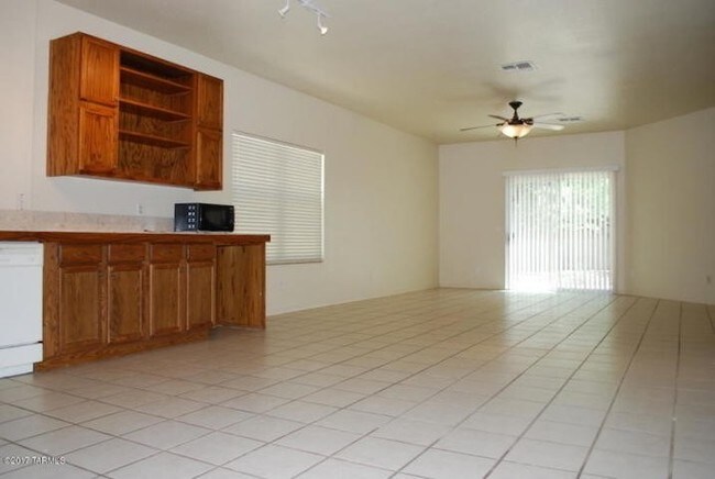 Building Photo - Rancho Sahuarita!