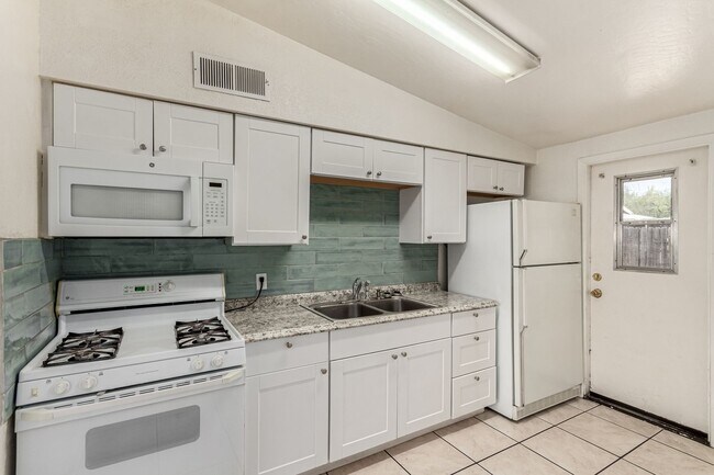Foto del edificio - 9230 North 8th St