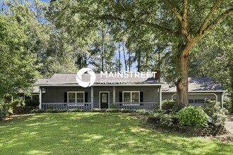 Building Photo - 795 Cedar Lake Dr SE