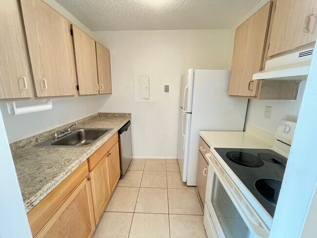 Foto del edificio - 1101 N Benoist Farms Rd