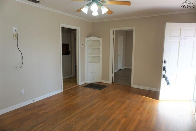 Building Photo - 1606 Bland St