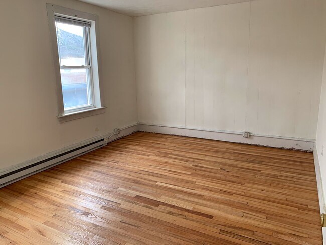 Foto del edificio - Downtown Buena Vista 2nd floor apartment 5BR, 1 Ba