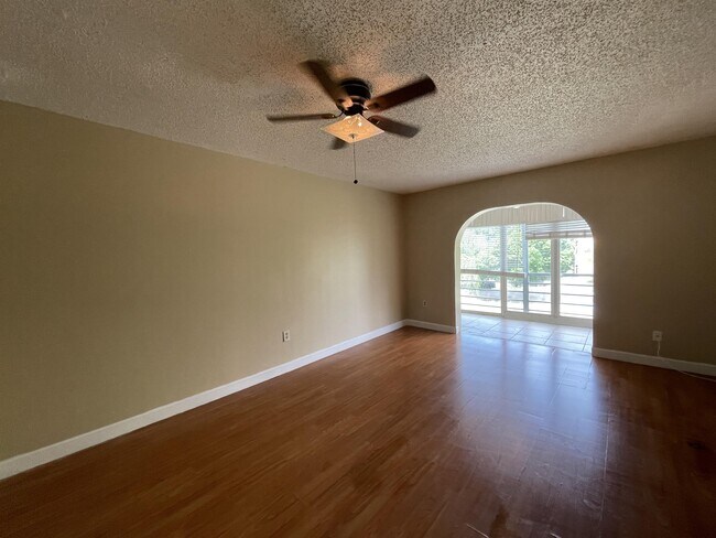 Building Photo - 4324 NW 9th Ave