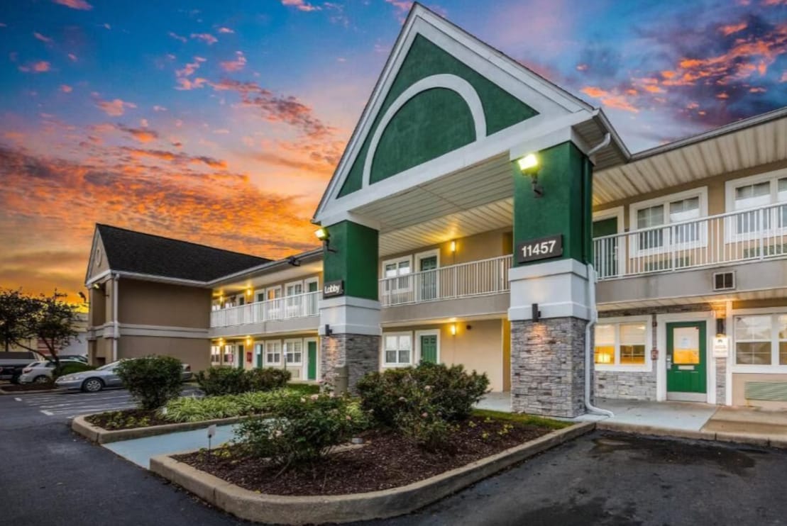 Building Photo - Siegel Select Cincinnati/Sharonville