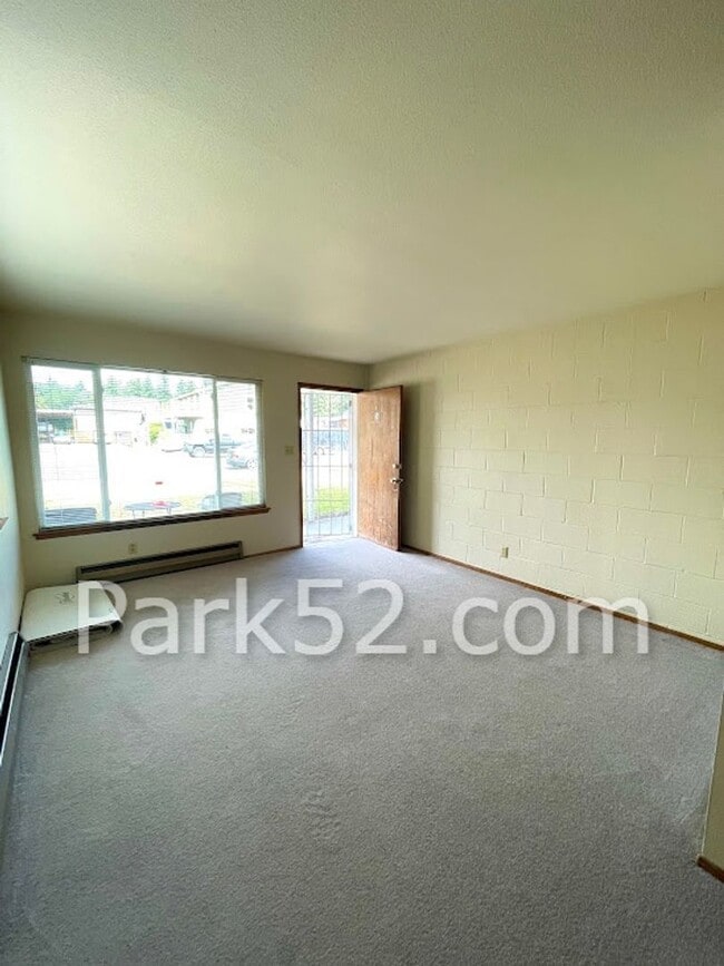 Building Photo - 3402 S 54th St