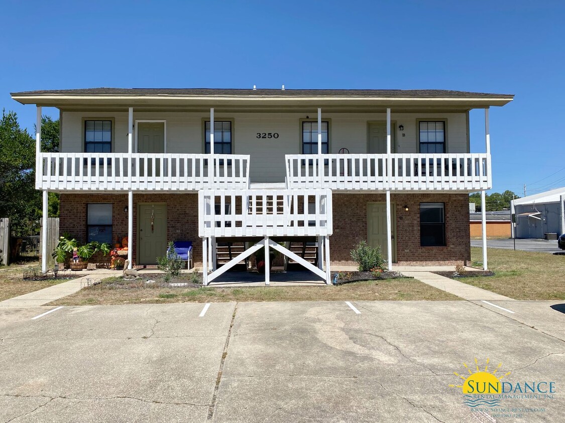 Primary Photo - Charming 2 Bedroom Unit in Gulf Breeze!
