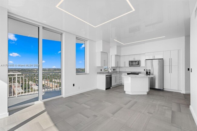 Foto del edificio - 1745 E Hallandale Beach Blvd