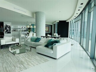 Building Photo - 900 Biscayne Blvd