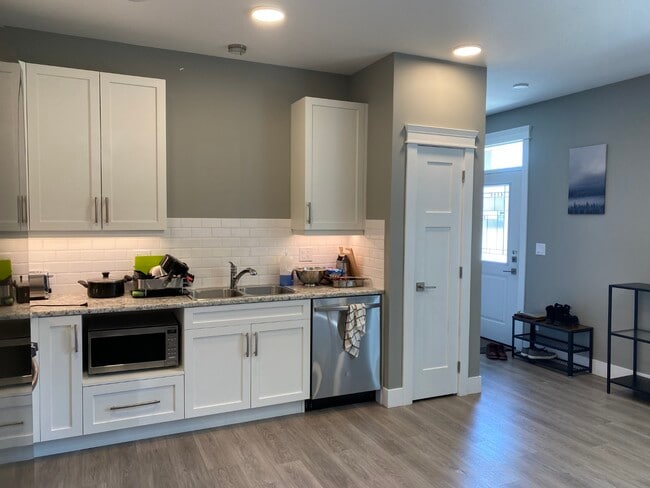 Building Photo - 1200 Strathmore St