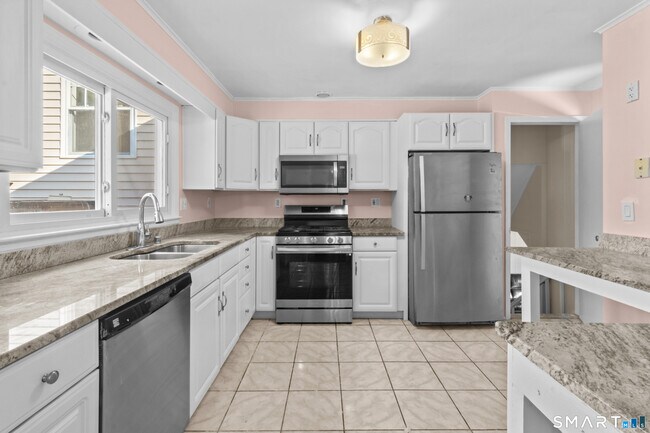 Foto del edificio - 92 Hilldale Rd