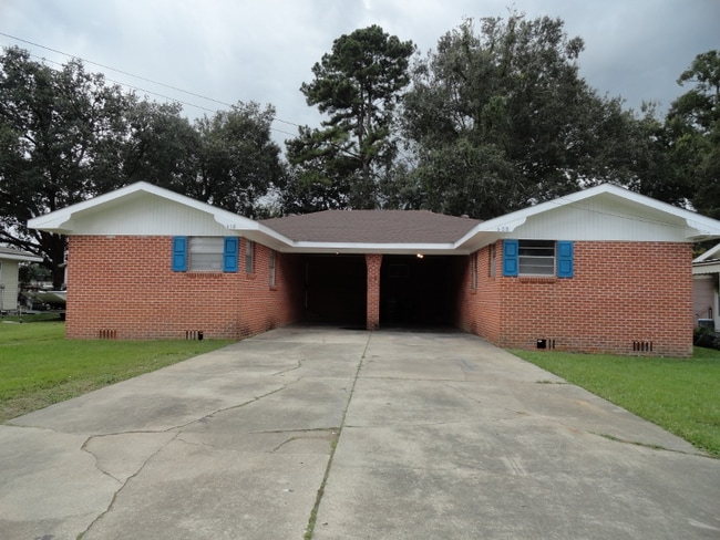 Building Photo - 608 Angers St