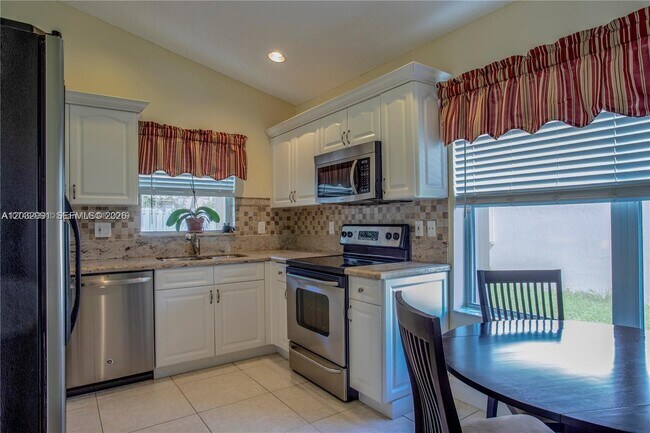 Foto del edificio - 614 Stanton Ln