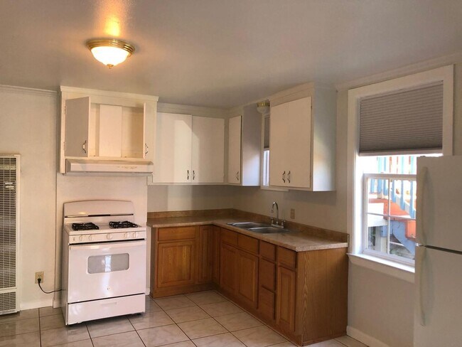 Building Photo - 2036 Encinal Ave