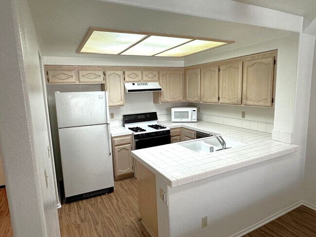 Foto del edificio - Beautiful two story Townhouse in beautiful...