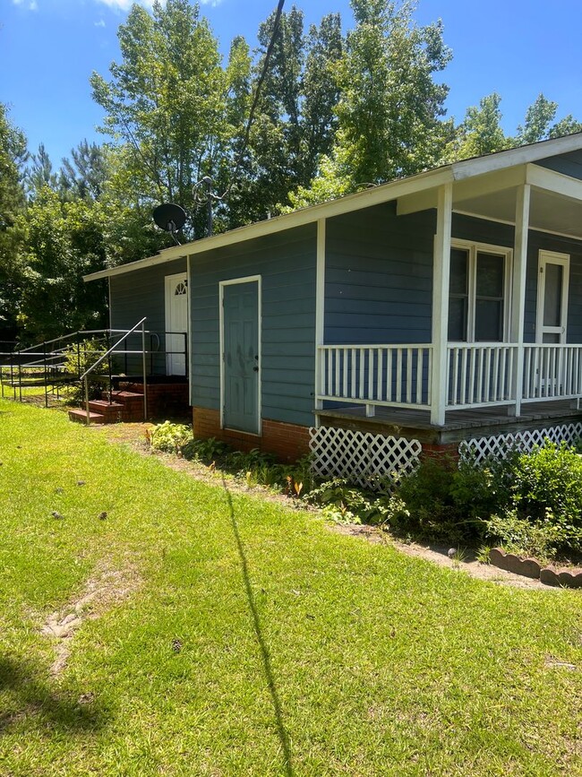 Building Photo - Two bedroom One Bath Single Family House