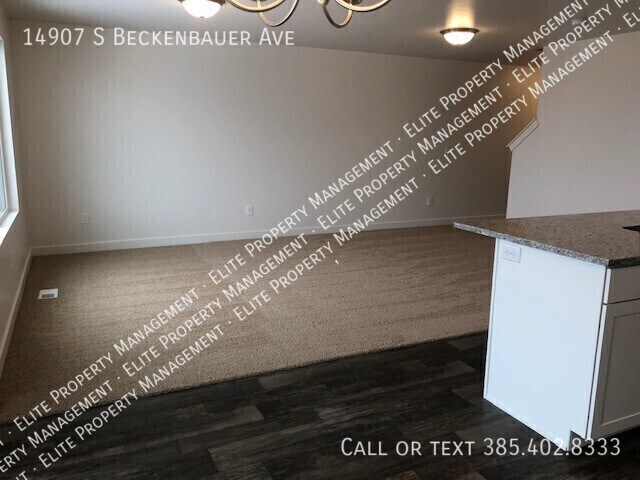 Foto del edificio - 14907 Beckenbauer Ave
