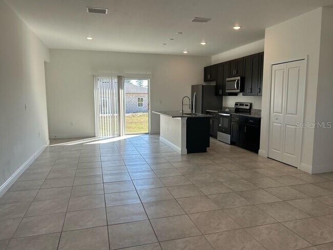 Foto del edificio - 449 Marion Oaks Ln