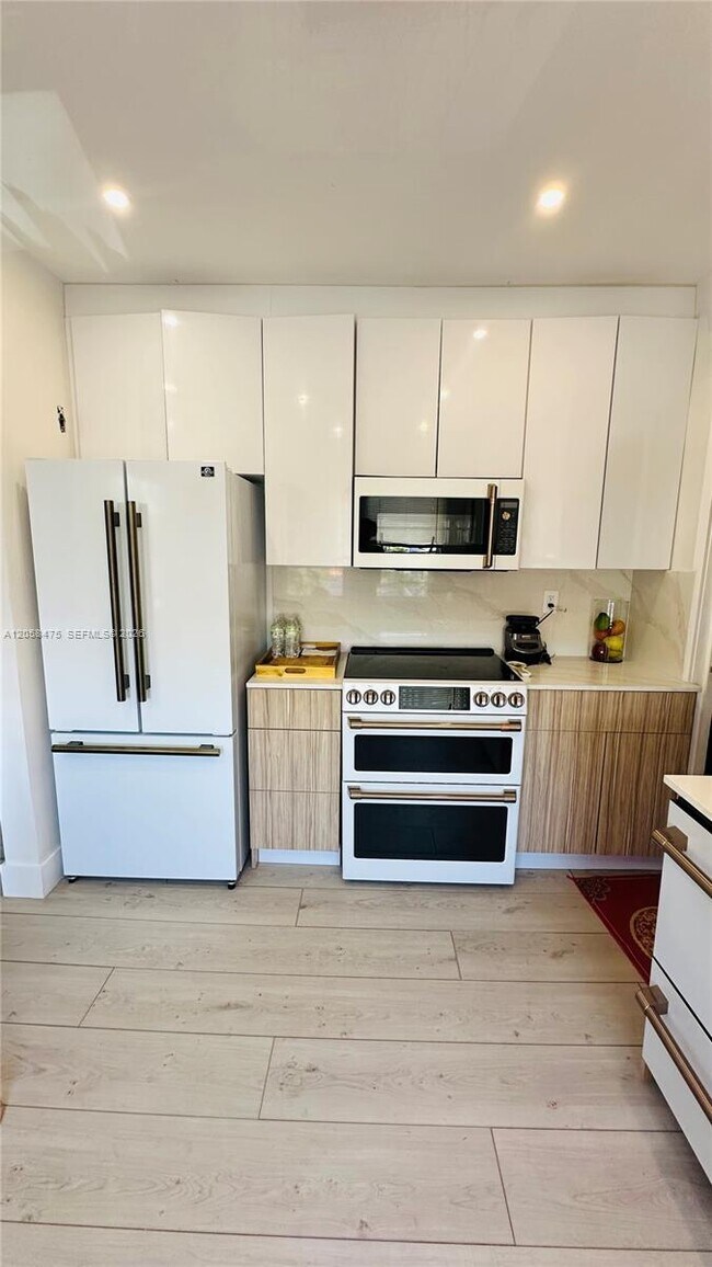 Foto del edificio - 1668 SW 20th St