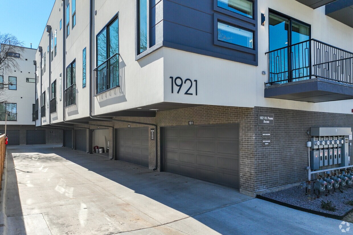 Building Photo - 1921 N Prairie Ave
