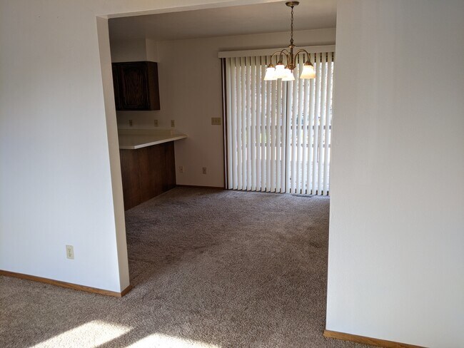 Dining room - 1910 Tamarack St