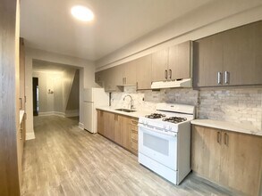 Building Photo - 1078 College St