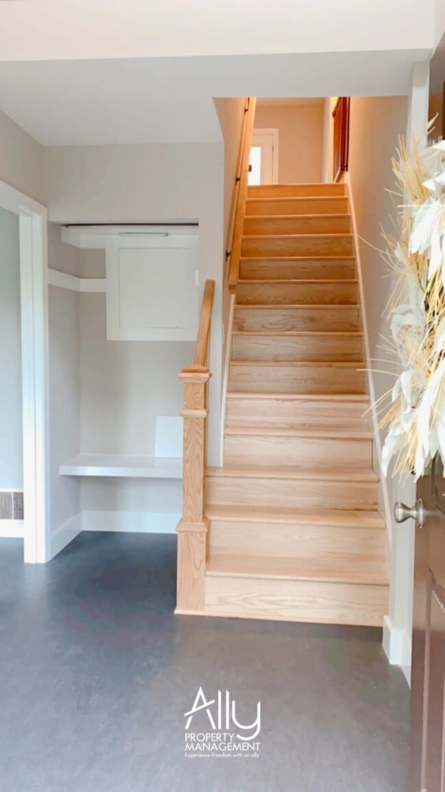 Building Photo - 583 Southampton Ct