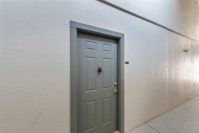 Building Photo - 2502 Leon St