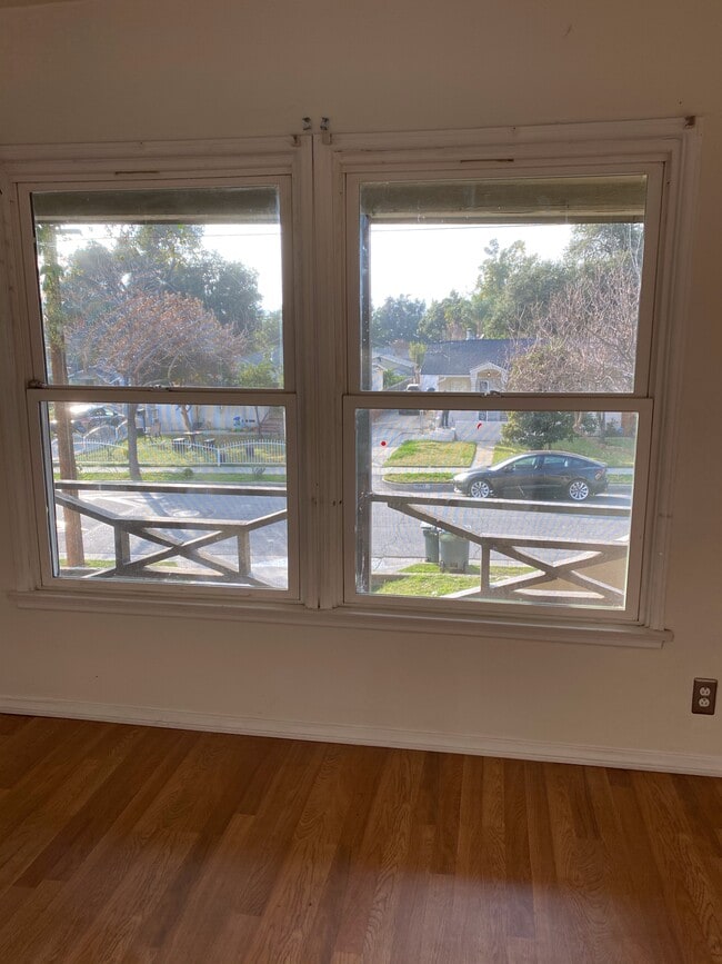Living Room - 1858 Glen Ave