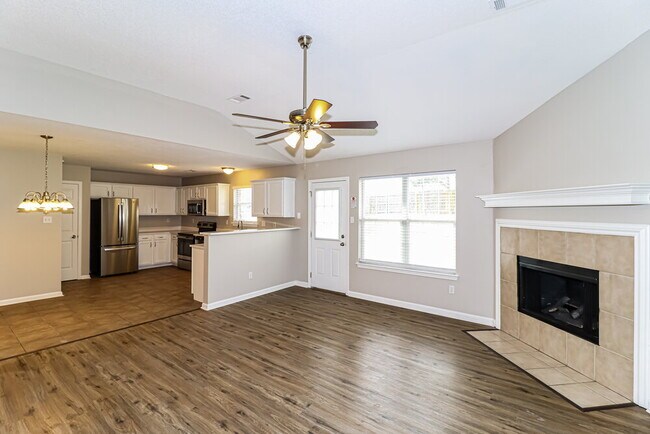 Building Photo - 120 Pinewood Dr
