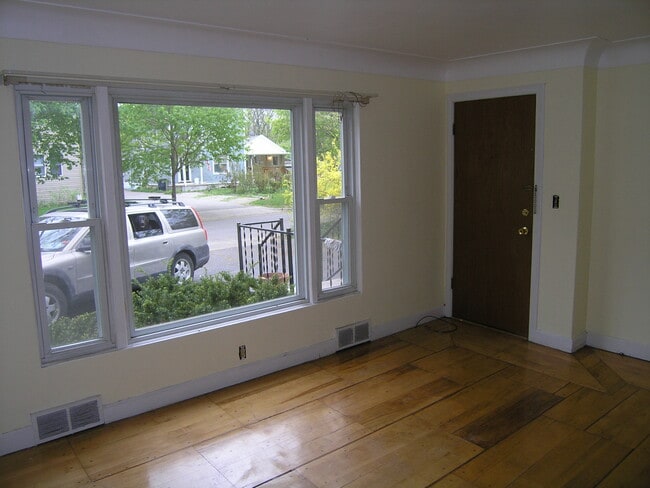 Foto del edificio - 1343 Rosewood St