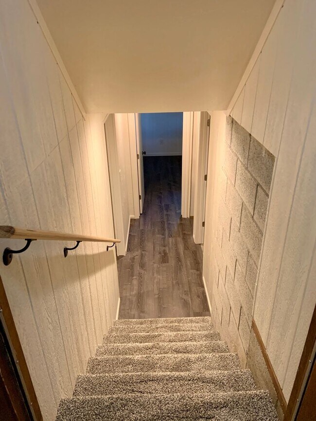 Building Photo - The Perfect House for Roommates, 6bdrms, 3.5 baths, 1.5 miles from Oregon Tech and Sky Lakes Medi...