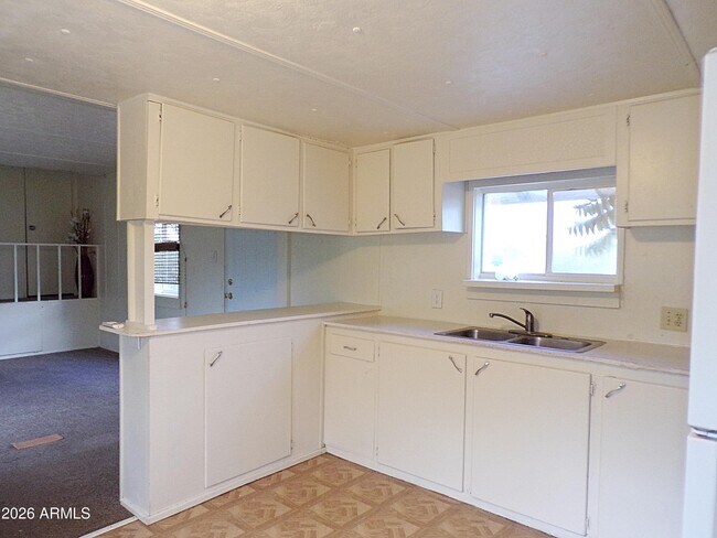 Foto del edificio - 5046 E Hereford Rd