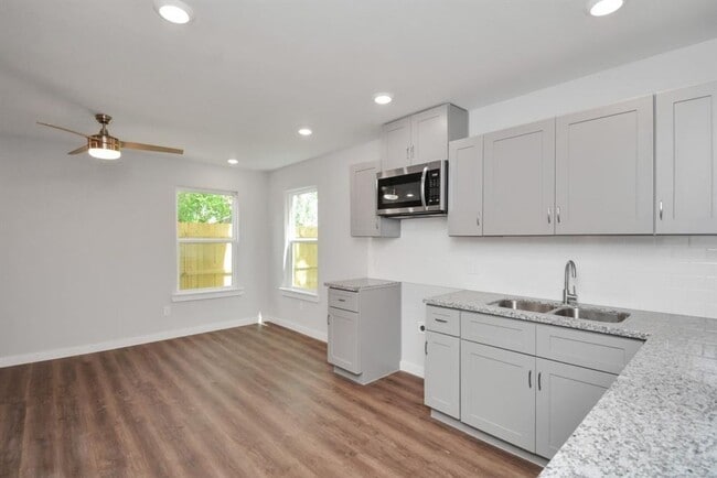 Foto del edificio - 7413 Shotwell St