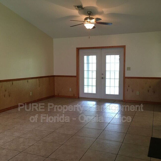 Building Photo - 3260 NE 45th St