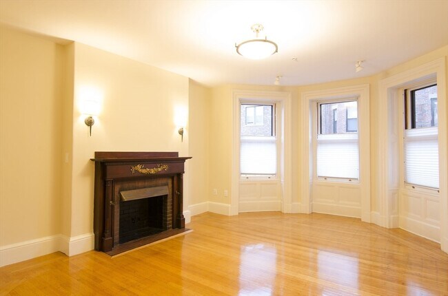 Building Photo - 406 Marlborough St