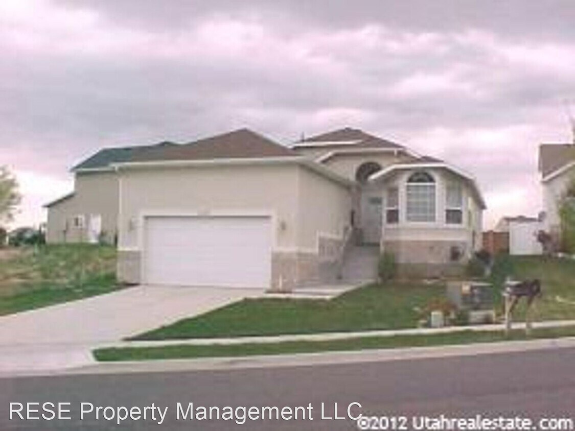Primary Photo - 2037 Hidden Village Cir