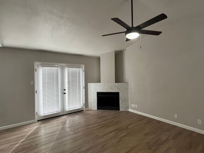 Foto del edificio - 4010 Sunrise Bluff Dr