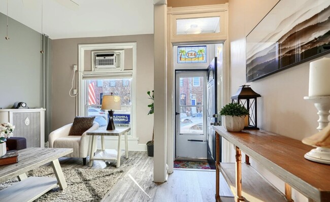 Building Photo - 627 S Eaton St