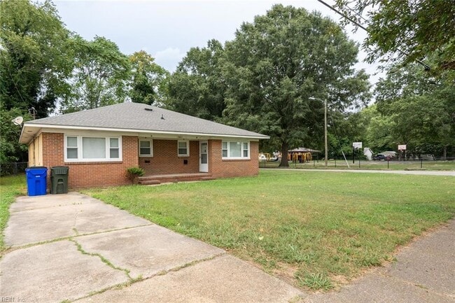 Building Photo - 344 Woodview Ave