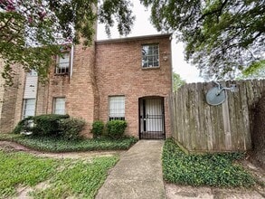 Building Photo - 8712 Wilcrest Dr
