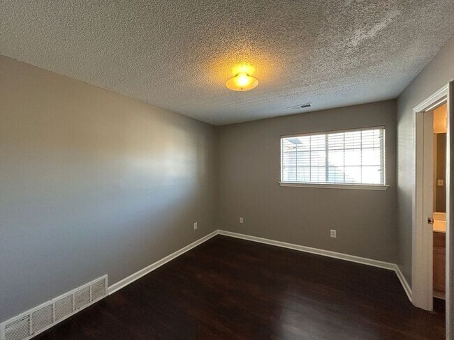 Foto del edificio - 9085 Cinderhill Cove W