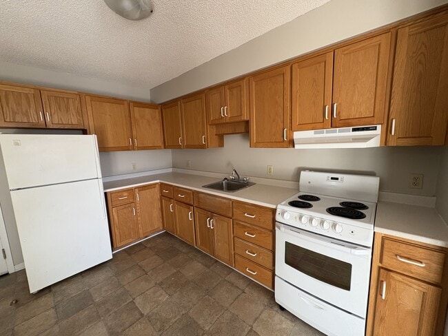 Building Photo - 151 Queen St