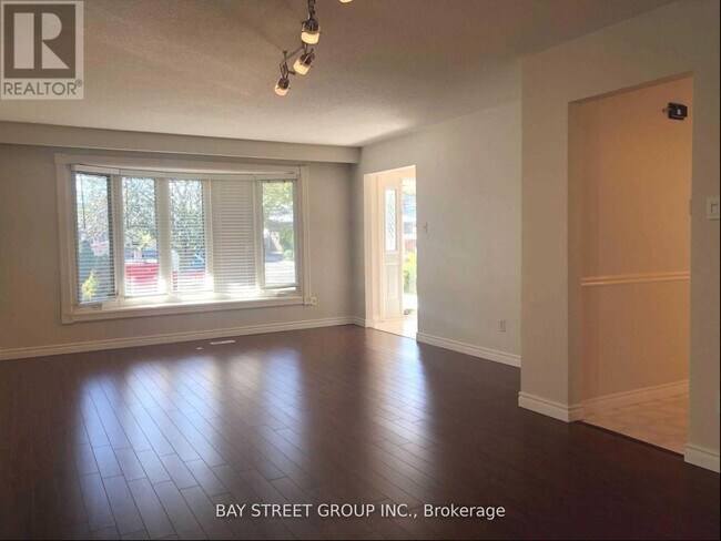 Photo du bâtiment - 641 Eaglemount Crescent