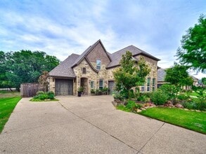 Building Photo - 900 Colby Dr