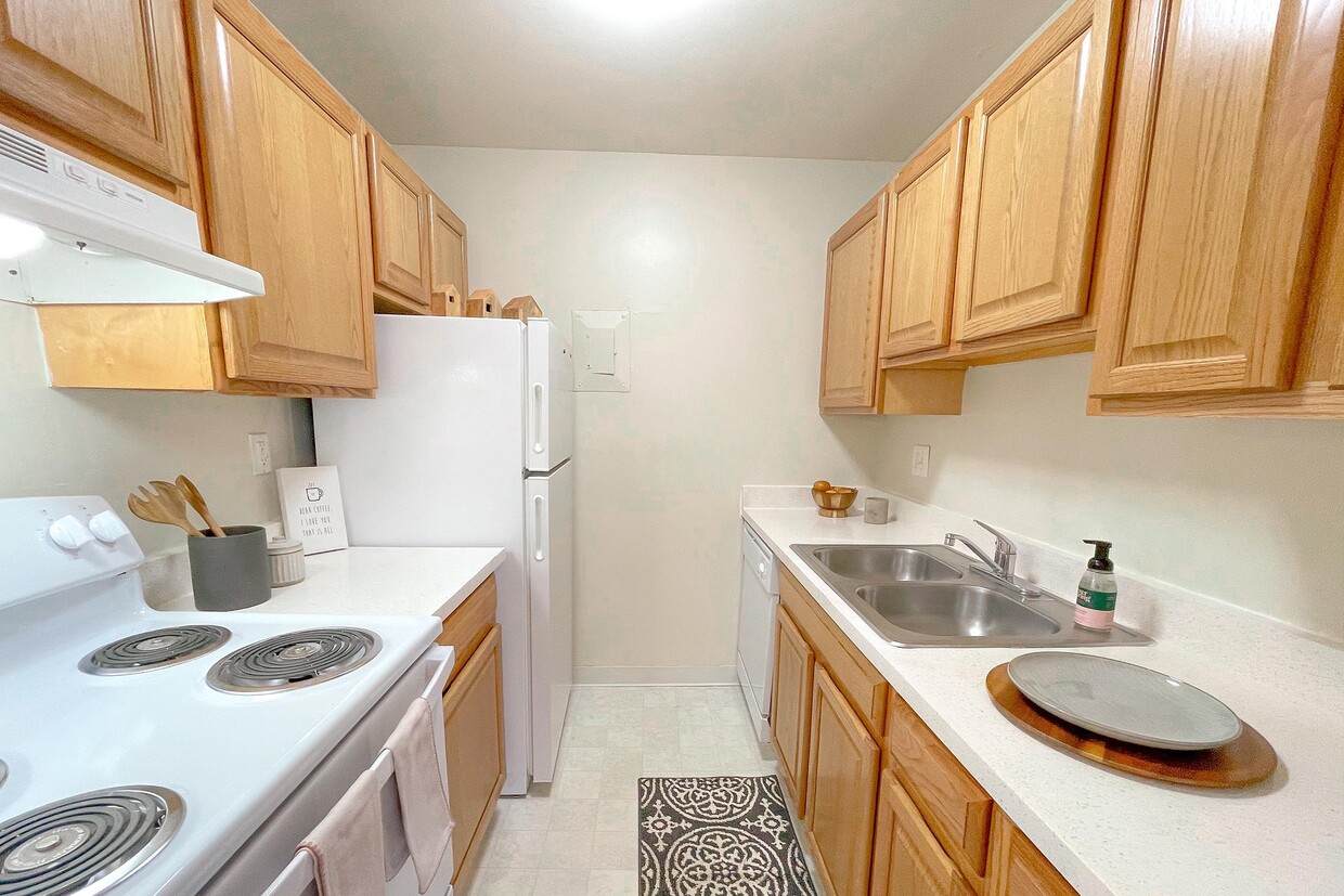 Park Place & Hillcrest 1980 Pauline Blvd Ann Arbor, MI Apartments