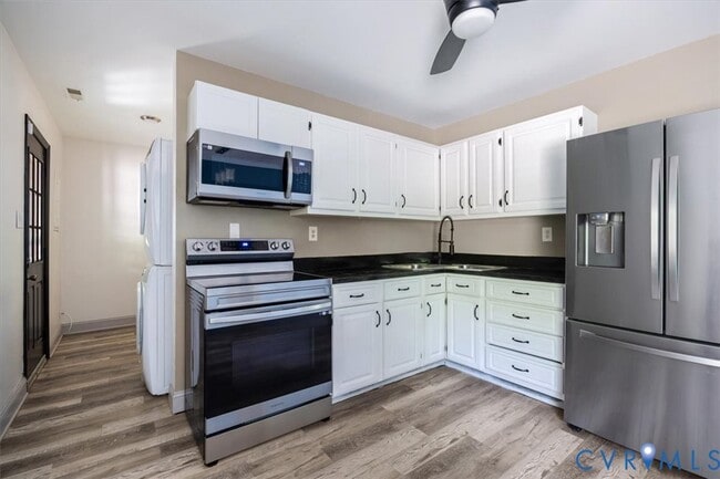 Foto del edificio - 4701 Lucinda Ln