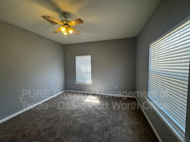 Building Photo - 400 W Glade Rd