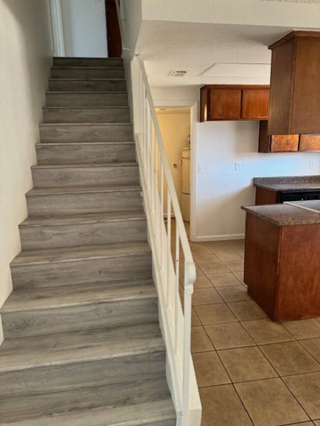 Foto del edificio - Duplex for Rent in S. Sacramento