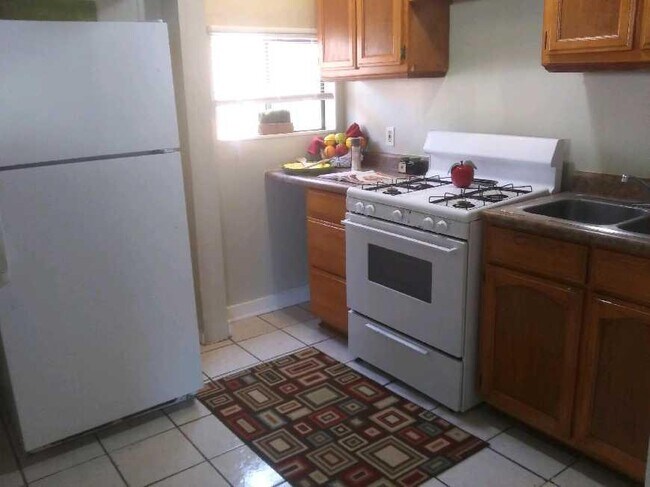 kitchen - 535 W School St